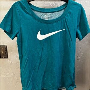 Nike Women's Blue Short Sleeve Tee